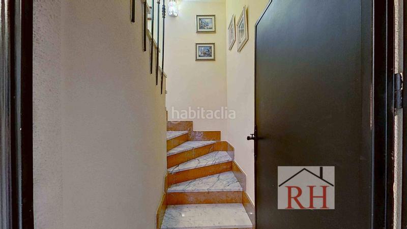 Foto 758e1eb4-8d1f-4bb1-897d-55a98286b231. Casa adossada amb xemeneia calefacció aparcament a Alcalá de Henares