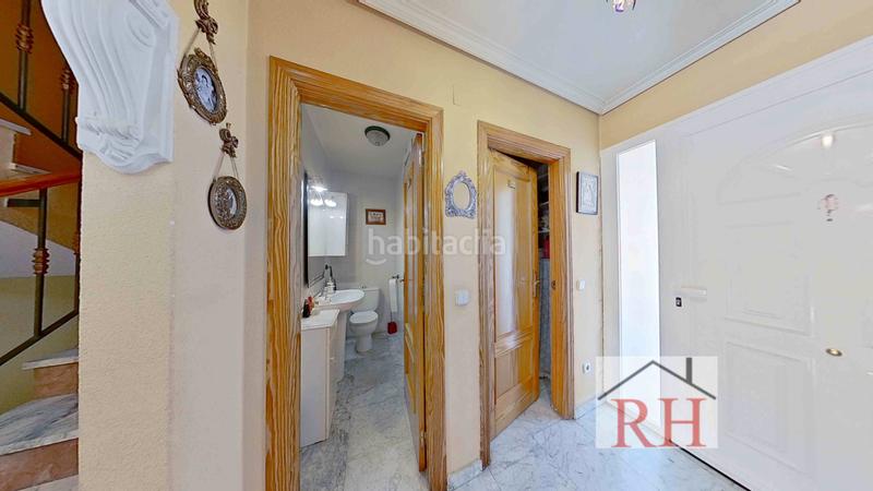 Foto da02afe9-2912-4c56-934a-227d571d9717. Casa adossada amb xemeneia calefacció aparcament a Alcalá de Henares