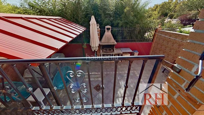 Foto f7a231a7-d029-4cd2-82fe-f42fe8718fca. Casa adossada amb xemeneia calefacció aparcament a Alcalá de Henares