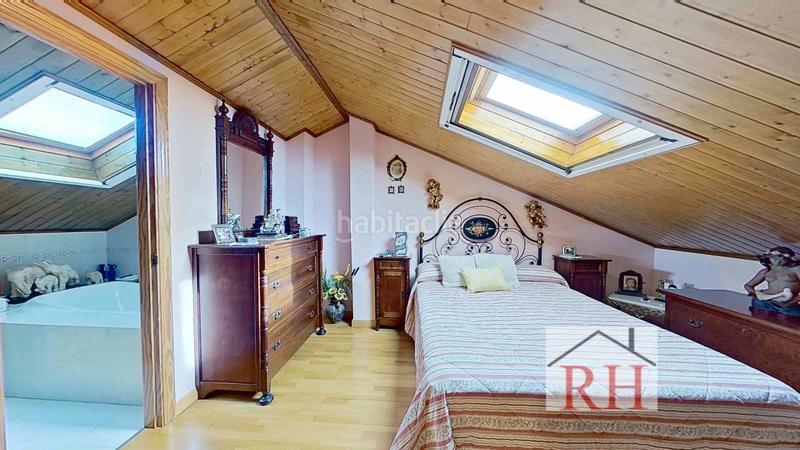 Foto 997c9abe-1906-4eaa-b637-fb48cc735a48. Maison jumelée avec cheminée chauffage parking dans Alcalá de Henares