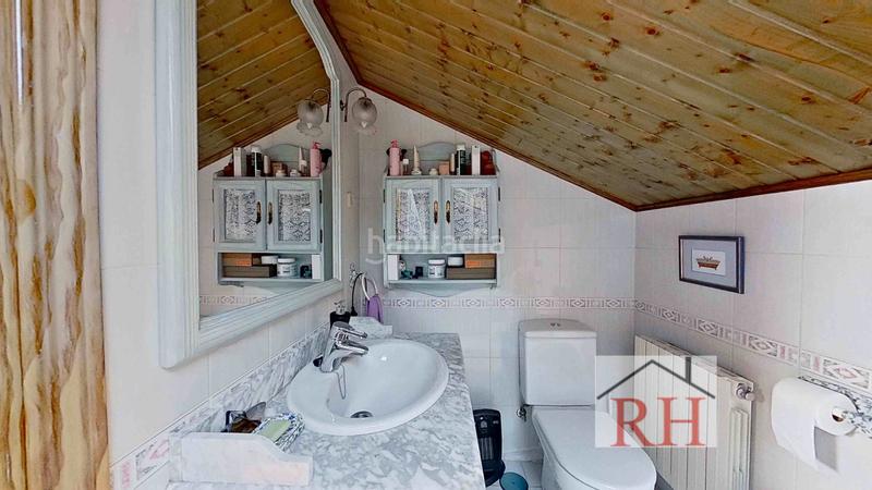 Foto f1789661-9c6f-414e-8b6d-e394fe511ef4. Maison jumelée avec cheminée chauffage parking dans Alcalá de Henares