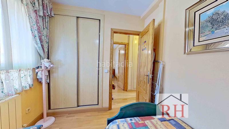 Foto f3abab63-763a-4eca-b8f9-9c545512da68. Maison jumelée avec cheminée chauffage parking dans Alcalá de Henares