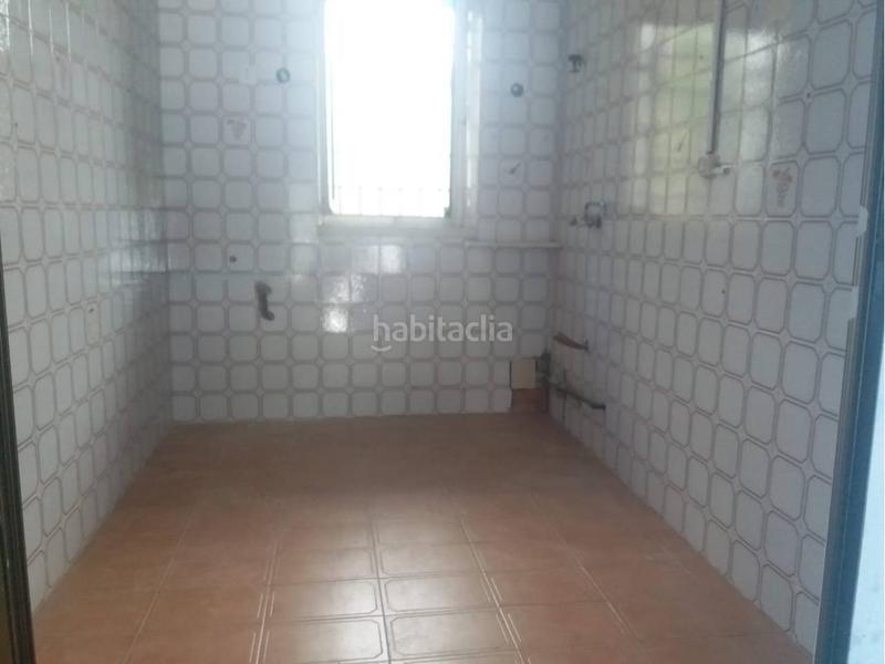Foto 31c6fbc3-ee32-4123-b9e5-511eba4a7e9a. Alquiler local comercial local en alquiler en la pazlas américasestación baeza en Linares