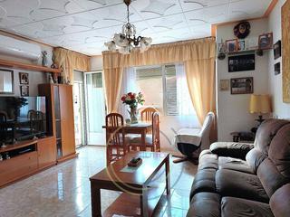 Pis a Canet de Mar. Canet de mar  piso con 3 habitaciones, balcn soleado y mucha lu