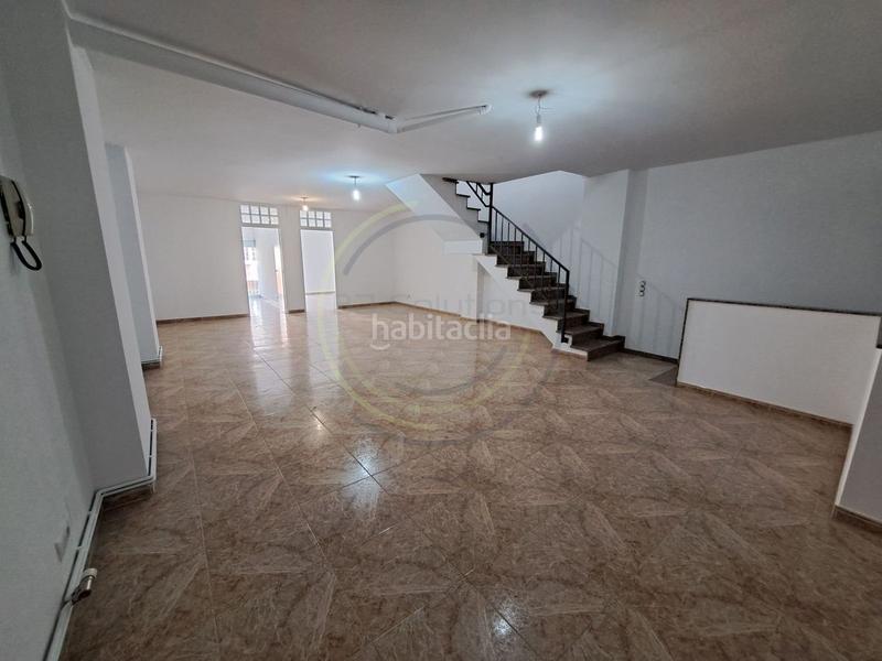 Foto a299df46-3b78-4692-81ca-fac2f5916ee0. Alquiler casa alquiler amplia casa adosada en mataro en Mataró