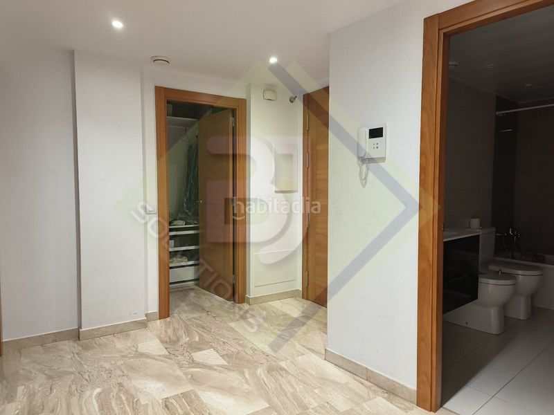 Foto aba1bc34-4e55-4528-bd28-c62a50273822. Lloguer pis amb calefacció aparcament a Centre Mataró