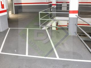 Aparcament cotxe  Entença 186. Entença 189  3 plazas de moto junto hospital clínic y sants