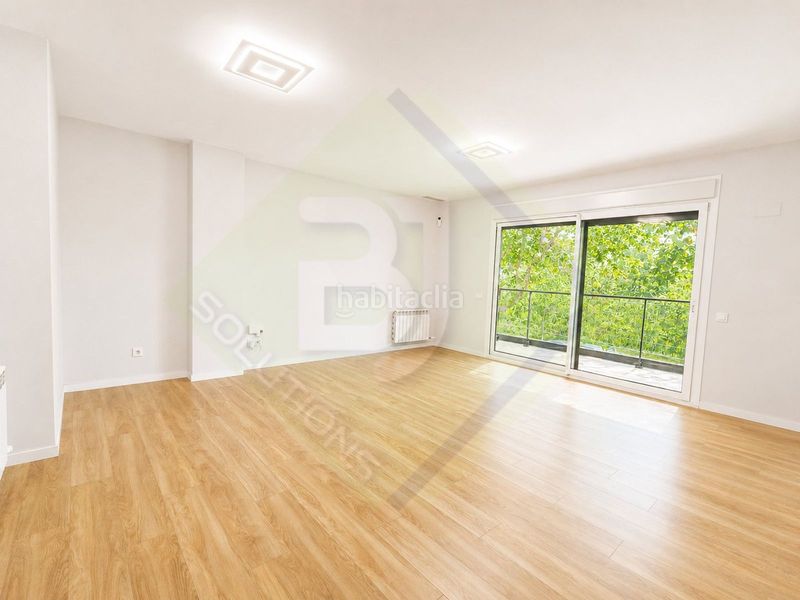 Foto f01f6154-e915-4ae1-aab1-ee39866a25e6. Rent flat with heating parking pool in Havana Mataró