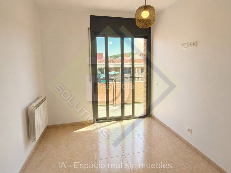 Foto 4b090d03-b03c-4a4e-8092-fdb236cfe005. Àtic amb calefacció aparcament a Canet de Mar
