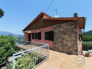 Xalet  Les agudes (baronia). Casa en venta en la baronia del montseny, rodeada de naturaleza