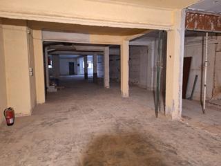 Location Local commercial à Riera. Local de 260m² en alquiler junto a centro comercial splau