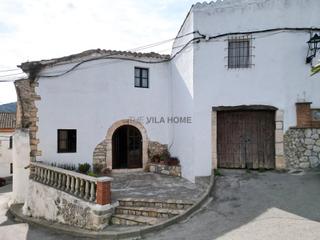 Mas à Canyelles. Masía histórica en el centro de canyelles