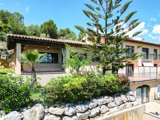 Casa aparellada a Segur de Calafell Nucli Urbà. Una casa con alma en segur de calafell