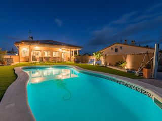 Casa a Canyelles. Casa con 2 viviendas y licencia tur�stica