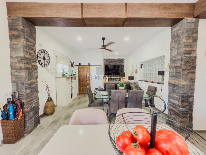 Foto f717e36a-f71a-45c6-b837-9f70e47db63a. Maison avec parking piscine dans Canyelles