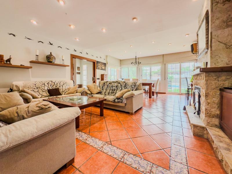 Foto fa2a7040-5b4a-4c9b-8892-fbea521a071d. Maison avec parking piscine dans Canyelles