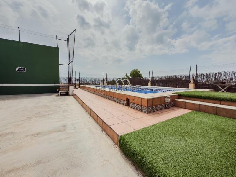 Foto e6d93036-d46b-4df0-967f-7d4707aa14bc. Casa con parcheggio piscina in Santa Maria Vilanova i la Geltrú