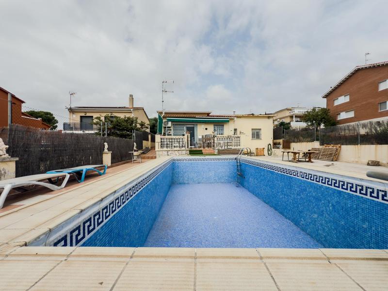 Foto f25b6f71-95b8-4b07-9f61-da2be0f07838. Casa con parcheggio piscina in Santa Maria Vilanova i la Geltrú
