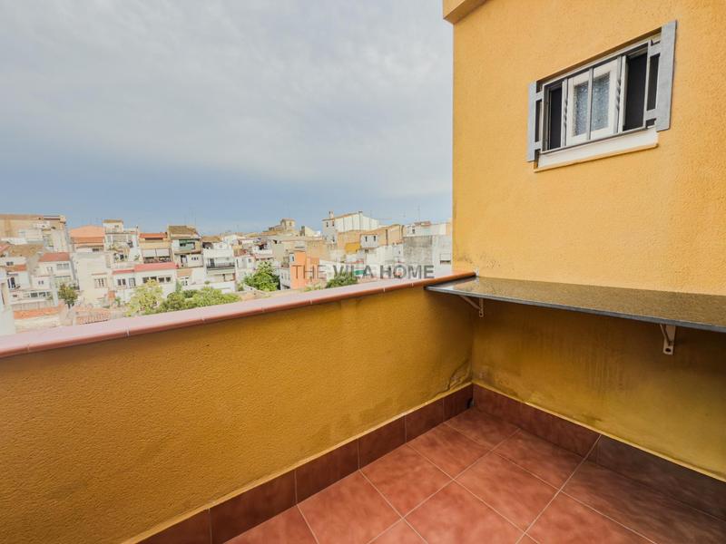 Foto e0f91ccb-8ba1-4eec-a7e2-e4a0a4450eed. Casa a schiera con parcheggio in Centrevila Vilanova i la Geltrú