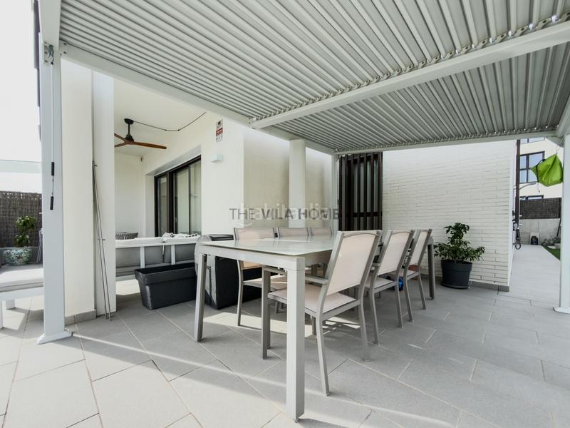 Foto 67a25efc-6e69-4cb8-9e40-472636baa1bb. Piso planta baja con amplia terraza en La Collada-Sis Camins Vilanova i la Geltrú