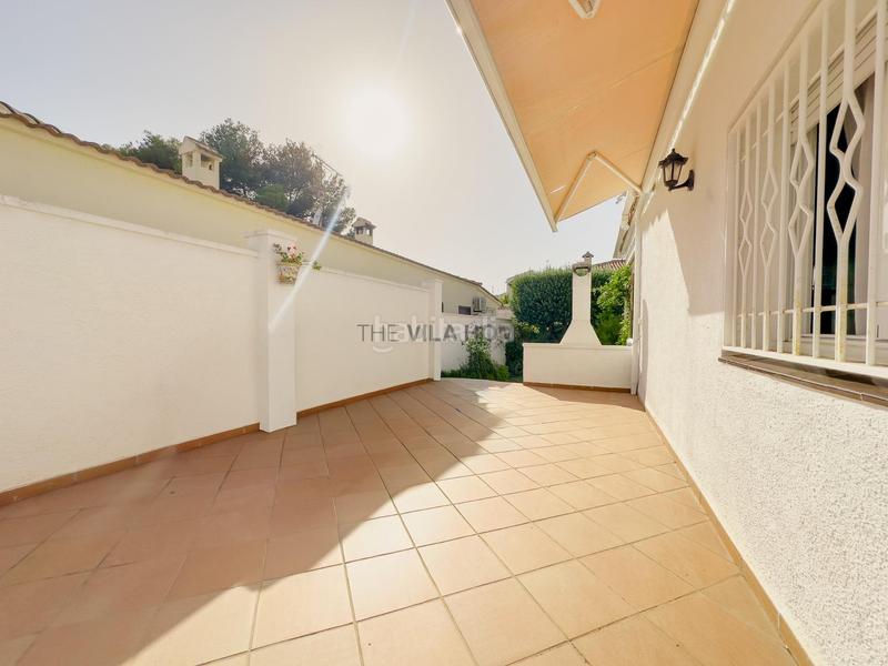 Foto 5994991a-5832-4c39-aecc-473512aa987d. Chalet casa de una planta en Cunit residencial Cunit