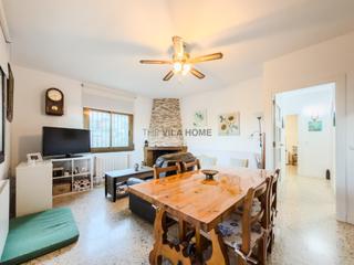 Casa aparellada a Santa Oliva. Casa de 1 planta