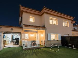 Maison jumelée à Santa Oliva. Casa unifamiliar en les pedreres