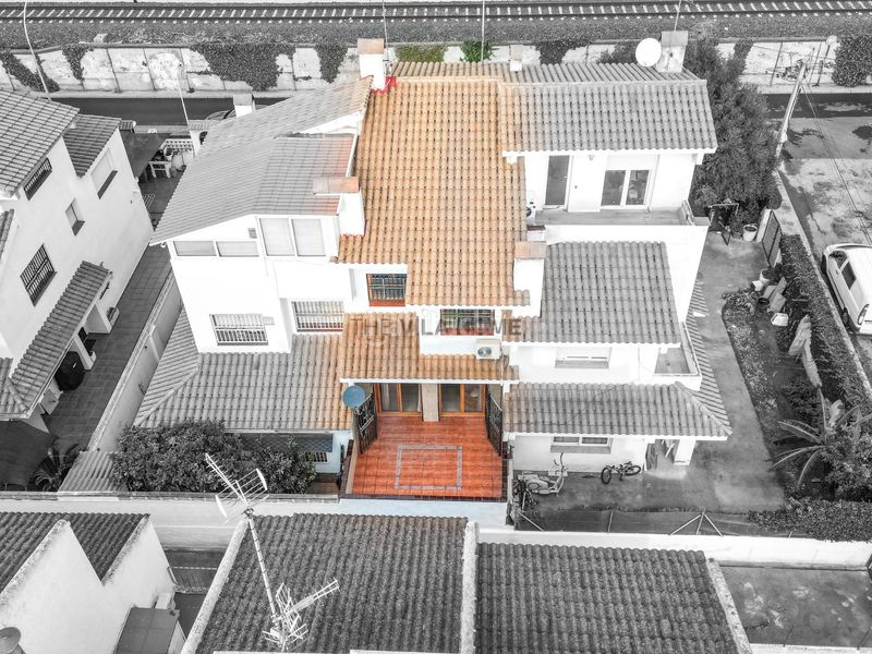 Foto 299a58a1-0726-4d14-a6cc-193853f126b6. Casa a schiera con parcheggio in Can Nicolau - Les Sorres - Valparaiso Cunit
