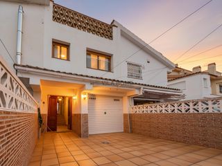 Reihenhaus in Can Nicolau - Les Sorres - Valparaiso. Casa en cunit