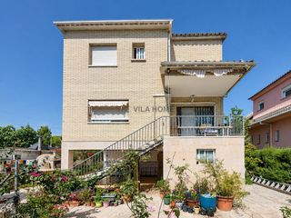 Masia a La Collada-Sis Camins. Casa rústica