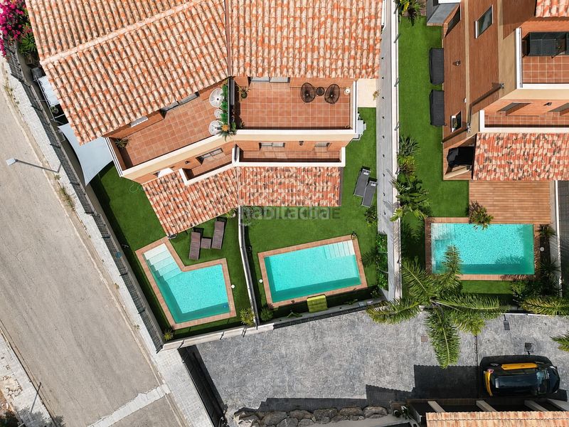 Foto 98a67c1a-57b3-48d6-bae2-f84d41fe8487. Casa aparellada amb calefacció aparcament piscina a Cunit