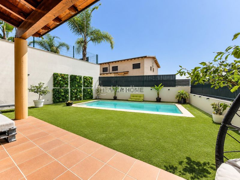 Foto a972be85-92ae-4325-a5c0-3e7dd8fc2f6f. Casa aparellada amb calefacció aparcament piscina a Cunit