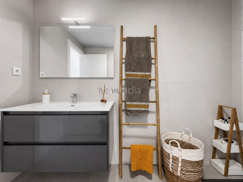 Foto b53339b4-c6a7-4262-a357-b1135226889a. Casa aparellada amb calefacció aparcament piscina a Cunit