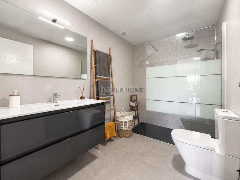 Foto c2e00a5a-17a1-47d9-9af5-d508c9d52965. Casa aparellada amb calefacció aparcament piscina a Cunit