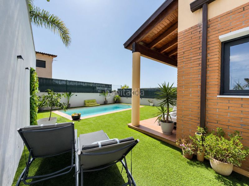 Foto e162a400-10f7-441a-b023-878023845a27. Casa aparellada amb calefacció aparcament piscina a Cunit