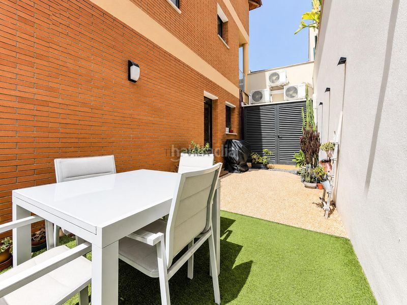 Foto f0cd941f-23b2-4c0f-b372-5a8519ff5373. Casa aparellada amb calefacció aparcament piscina a Cunit