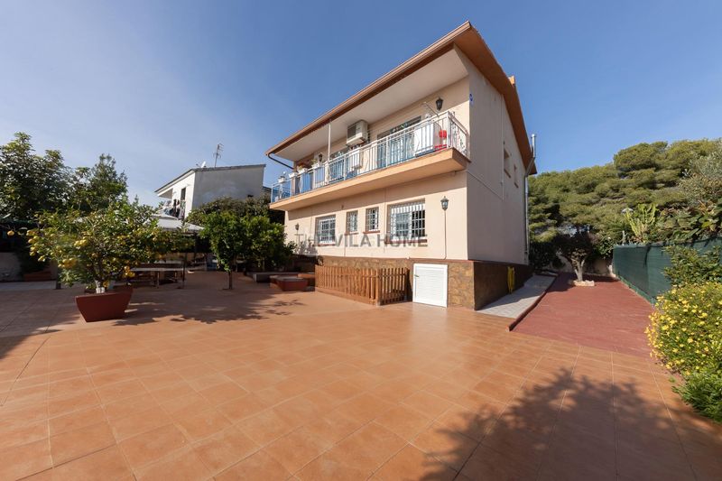 Foto 2753562e-21ba-437d-affa-2e0c8938c347. Chalet  independiente en Cunit residencial Cunit