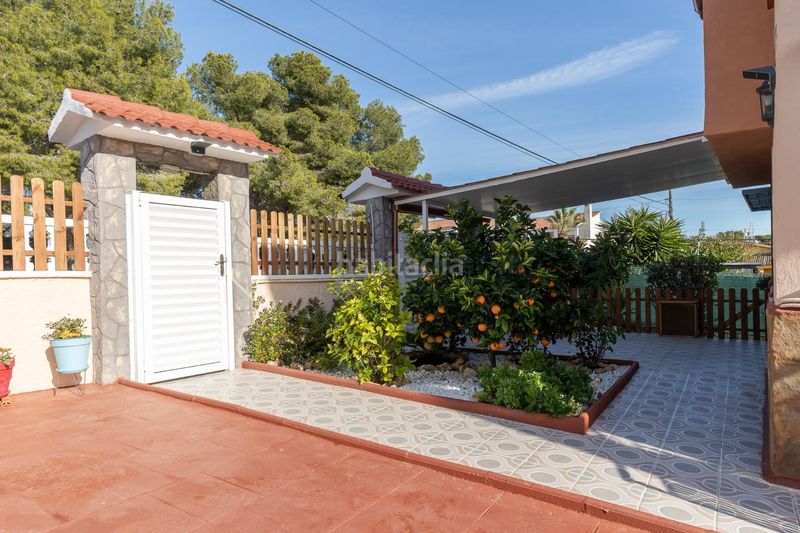 Foto c0d3938b-cd9d-4b0c-8f2e-81aaa54dd9c6. Chalet  independiente en Cunit residencial Cunit