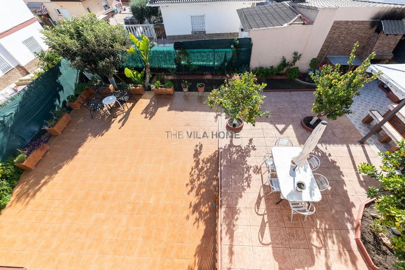 Foto d3de8dd9-a626-4179-94c4-ef194fc63715. Chalet  independiente en Cunit residencial Cunit