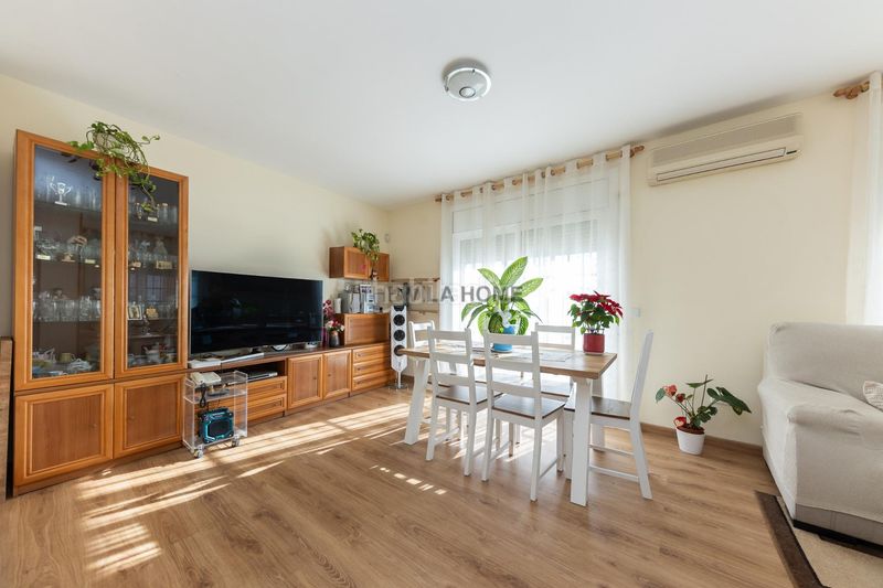 Foto d4d4bffe-a564-4286-93d2-e5c15e0fad09. Chalet  independiente en Cunit residencial Cunit