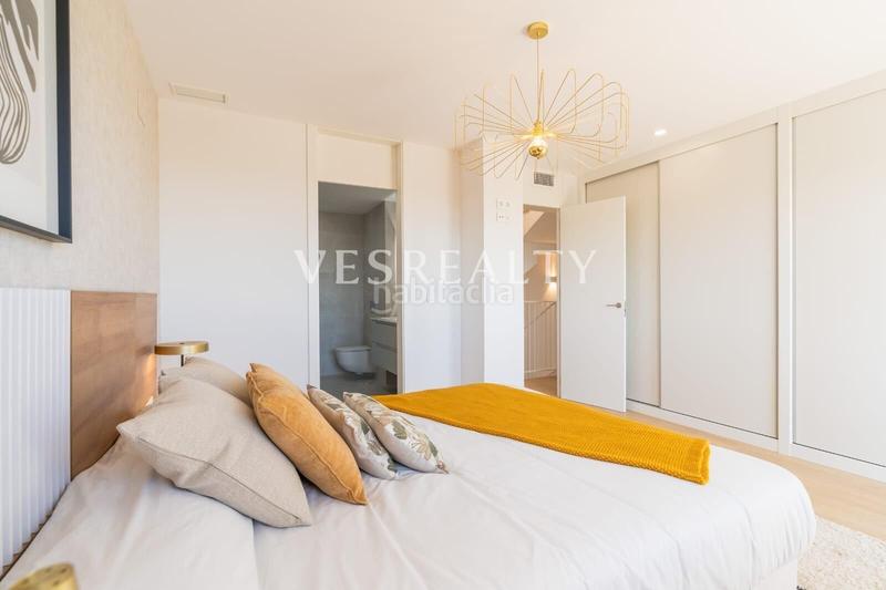 Foto 1ca996a4-5195-493e-90d5-8a2a6e1766ae. Casa aparellada amb aparcament piscina a Montebello - Nou Espai Nucia (la)