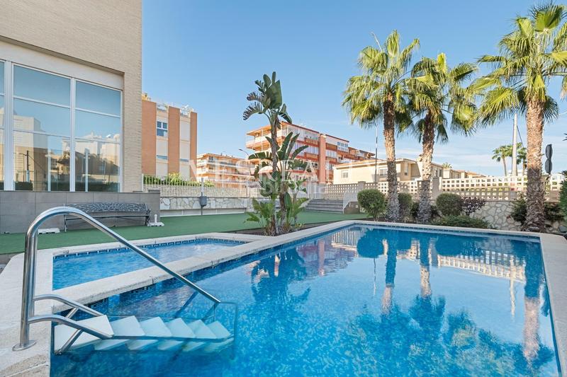 Foto 73b4f78b-cf08-4983-b59f-73c143364350. Apartamento en Playa Muchavista Campello (el)