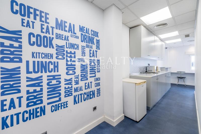 Foto 900f3c98-bc1b-4b89-8a3a-210e726ee0ad. Oficina en Ensanche-Diputación Alicante