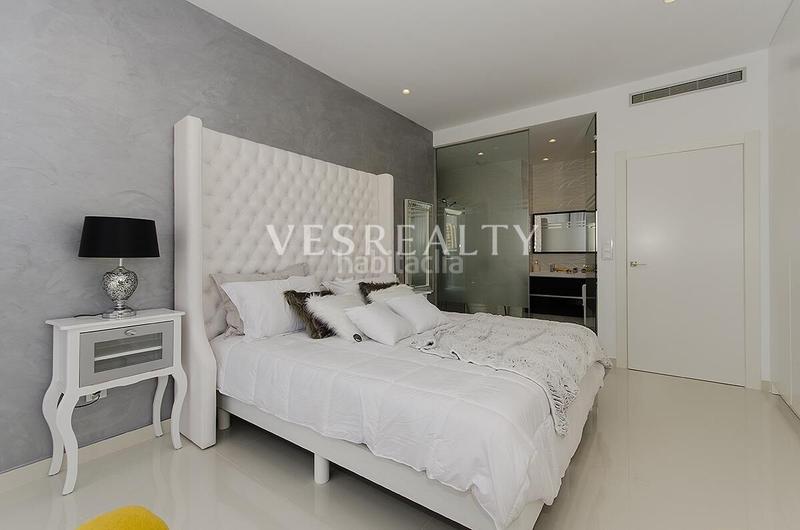 Foto 571497e7-aefb-4f42-9fe9-a6941117c239. Chalet en Campoamor Orihuela