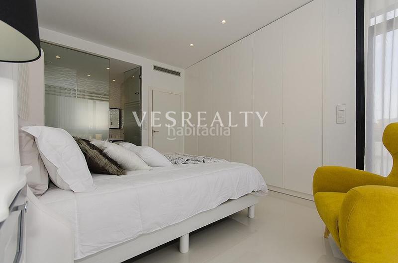 Foto a9d25503-425d-43a4-80ab-6860ea85d397. Chalet en Campoamor Orihuela