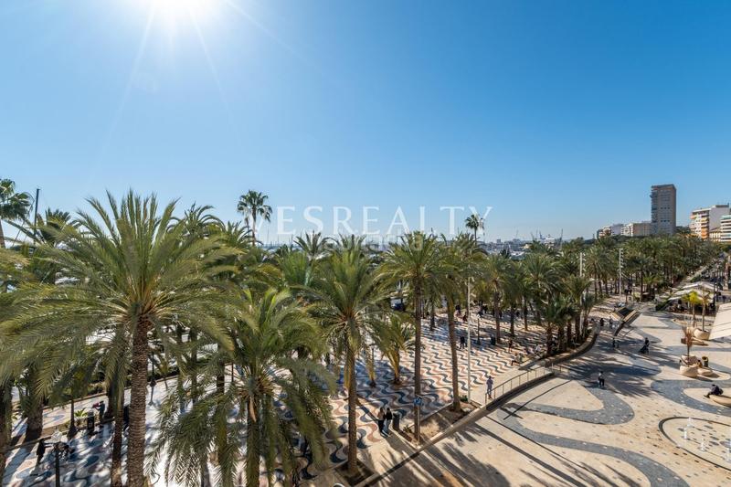 Foto 1c9d632b-b9d6-40ed-a41c-69ea9ff18278. Flat in explanada de españa 8 in Casco Antiguo - Sta. Cruz - Ayuntamiento Alicante