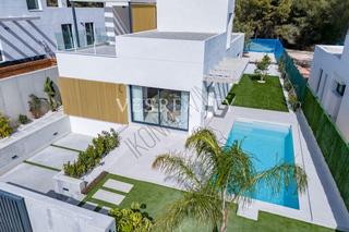Chalet à Golf Bahía. Villa en calle amsterdam, finestrat