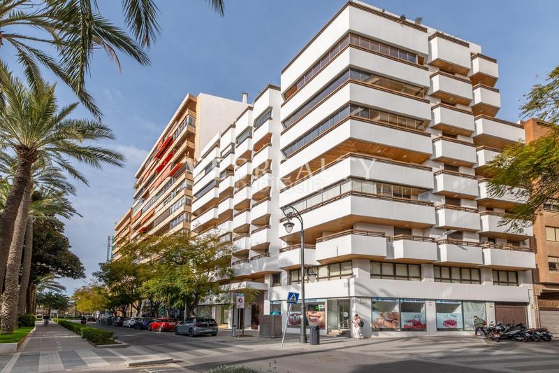 Foto f4e02be7-db8a-432f-82a0-0b45b662b575. Piso en dr ramon y cajal 7 en Ensanche-Diputación Alicante