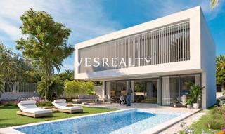 Chalet à San Fulgencio. Tu villa de lujo en la marina te espera!