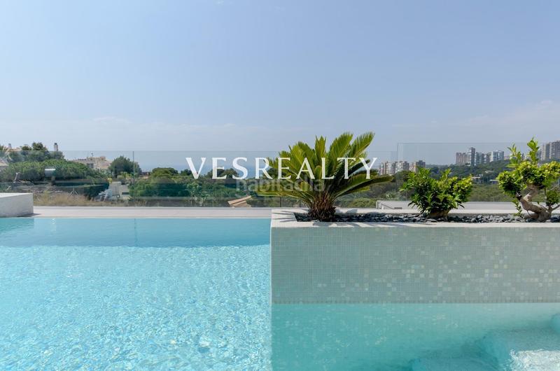 Foto 32569f29-33a4-4594-9f80-f23e6ea26f91. Chalet en Campoamor Orihuela